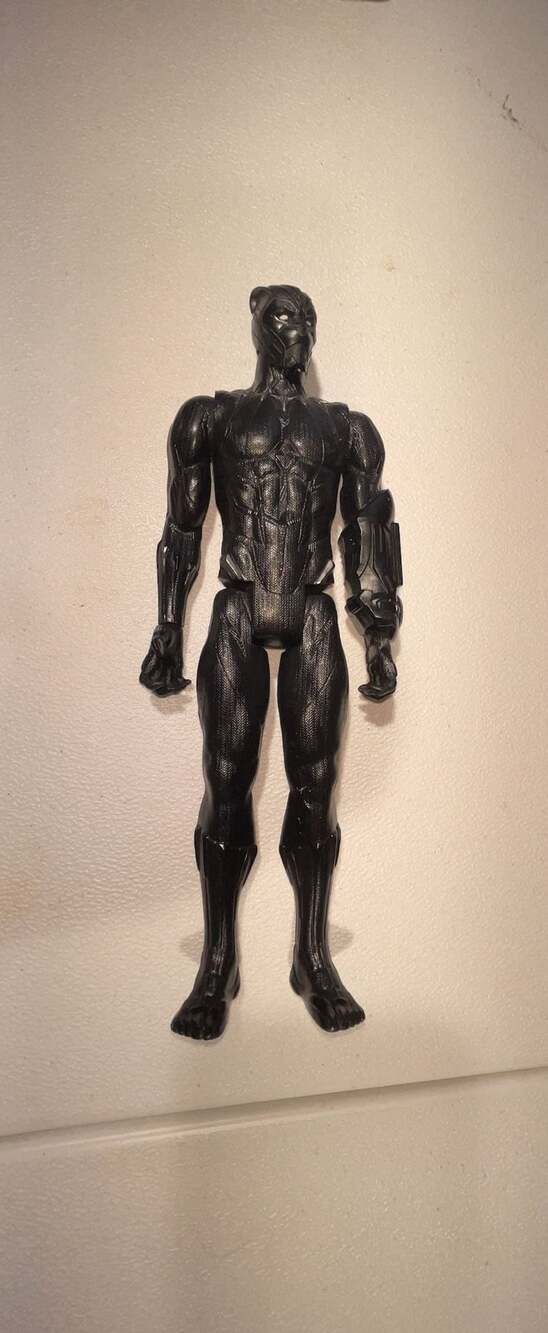 Hasbro Marvel Black Panther Action Figure Vibranium Power FX